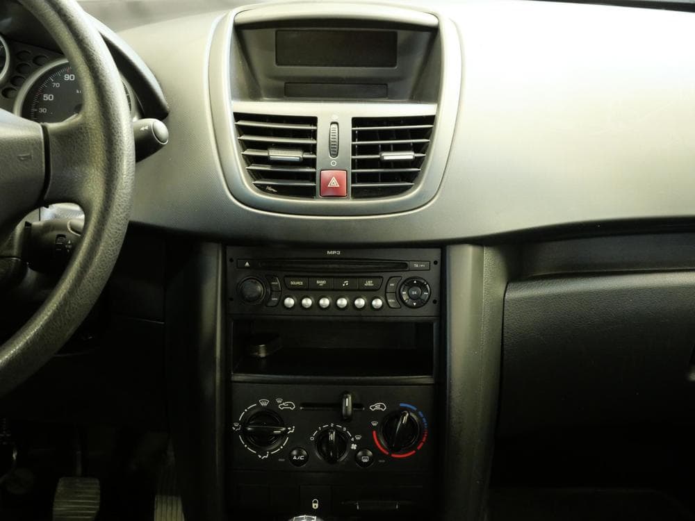 2008 Peugeot 207 - 25