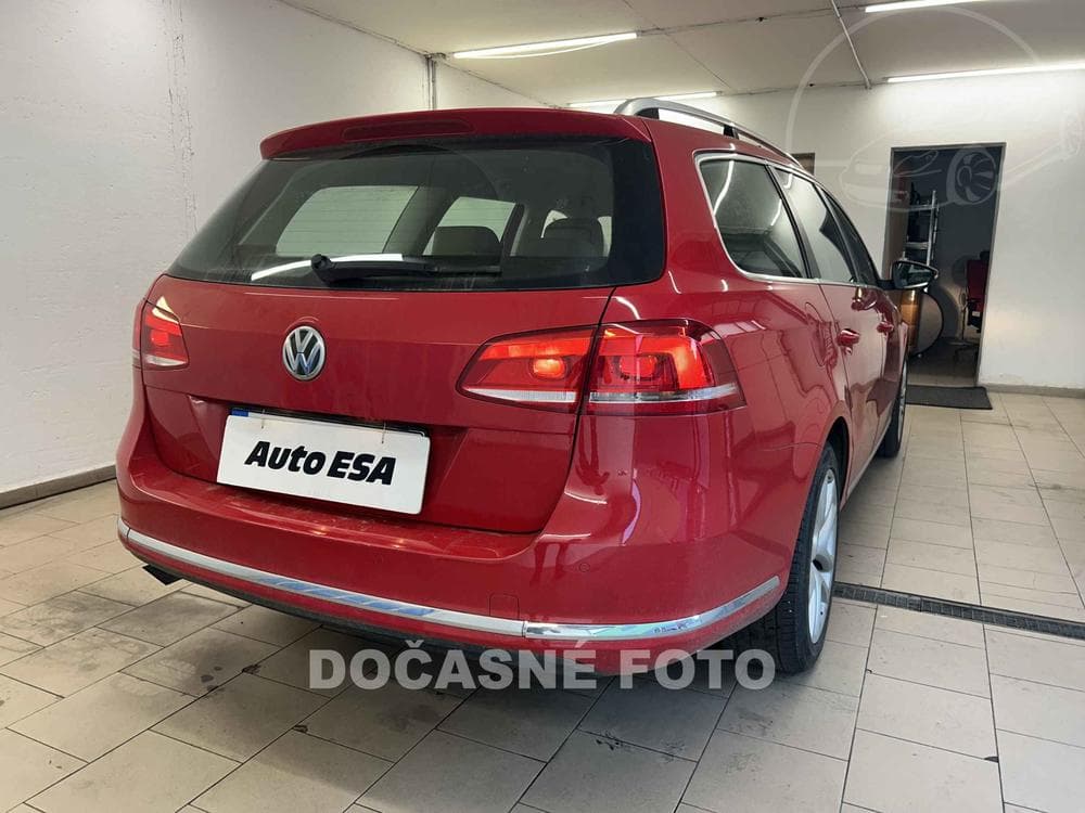 2011 Volkswagen PASSAT - 2