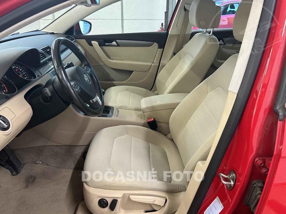 2011 Volkswagen PASSAT - 3
