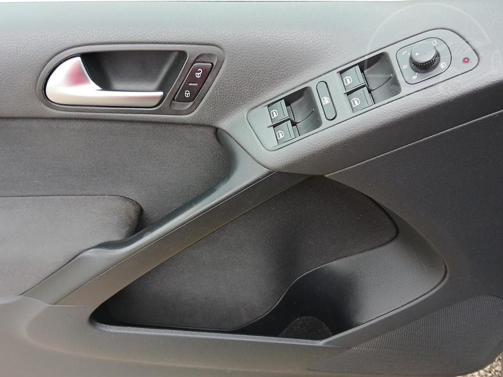 2010 Volkswagen TIGUAN - 11