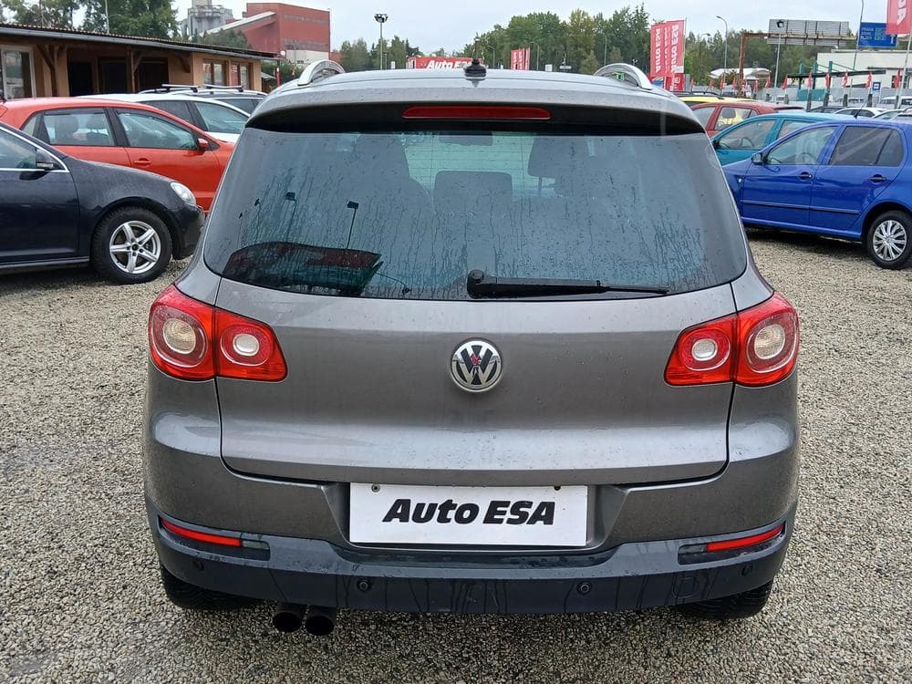 2010 Volkswagen TIGUAN - 5