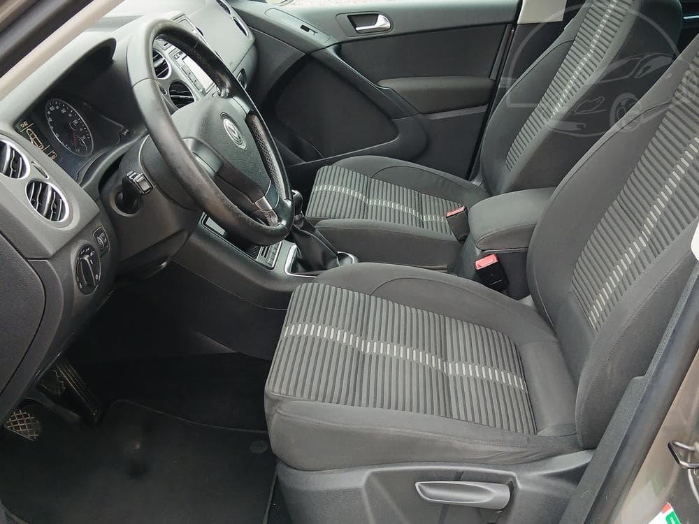 2010 Volkswagen TIGUAN - 9