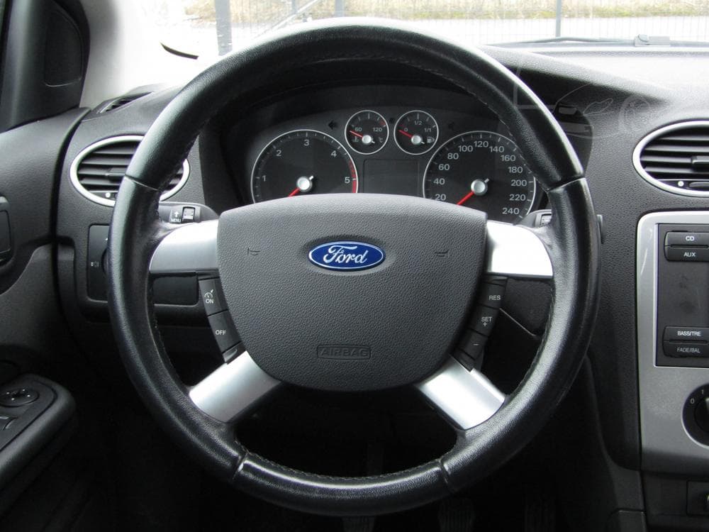 2005 Ford FOCUS - 13
