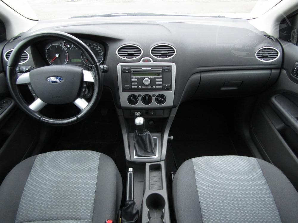 2005 Ford FOCUS - 8