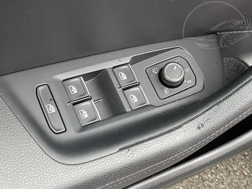 2016 Volkswagen PASSAT - 31