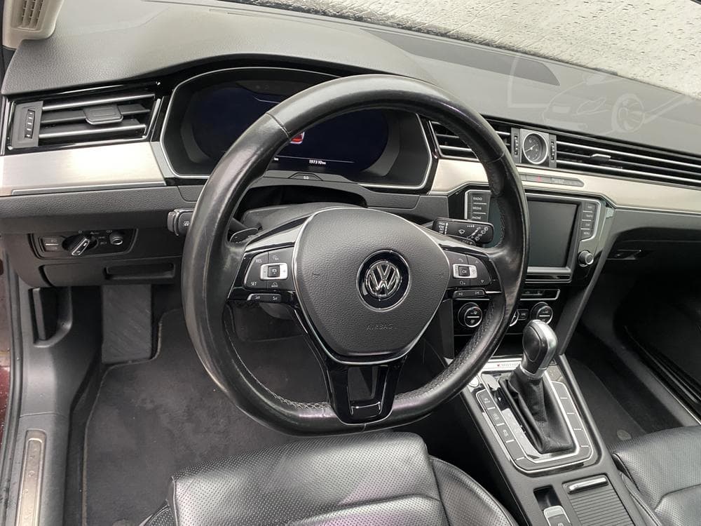2016 Volkswagen PASSAT - 37