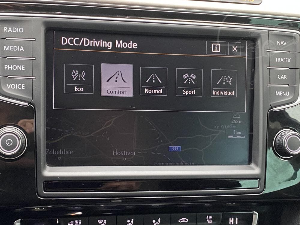 2016 Volkswagen PASSAT - 58