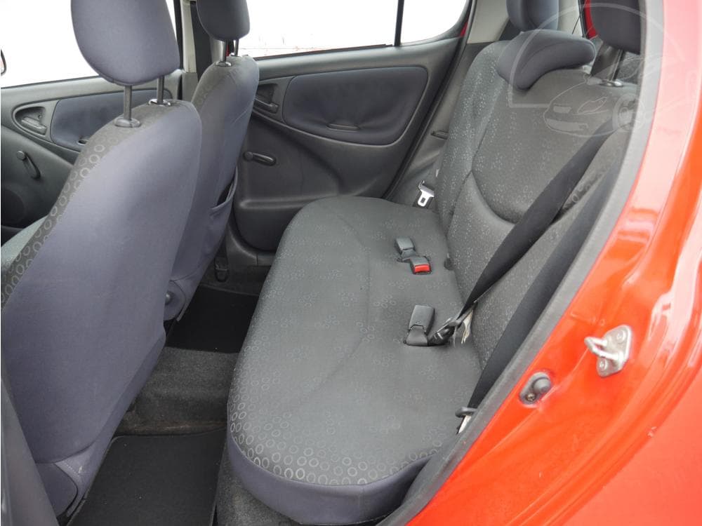 2006 Toyota YARIS - 10