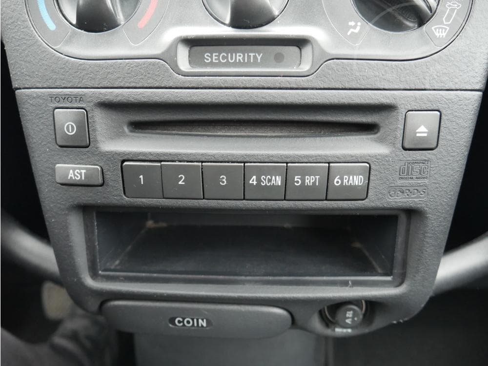 2006 Toyota YARIS - 12