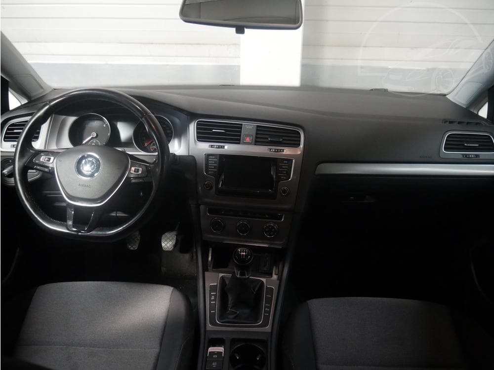 2015 Volkswagen GOLF - 29
