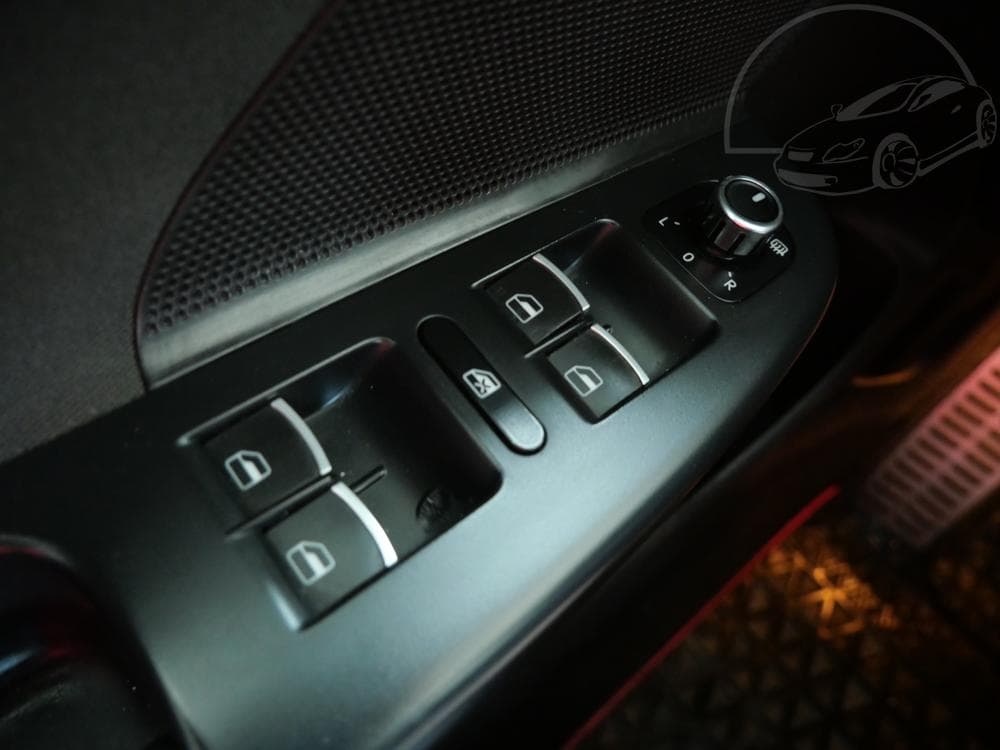 2011 Volkswagen GOLF - 14
