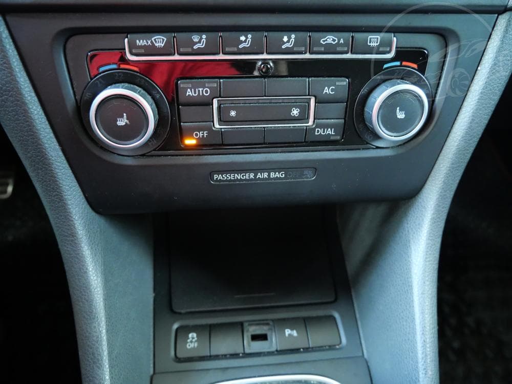 2011 Volkswagen GOLF - 19