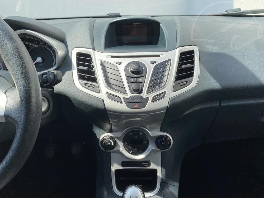 2011 Ford FIESTA - 13