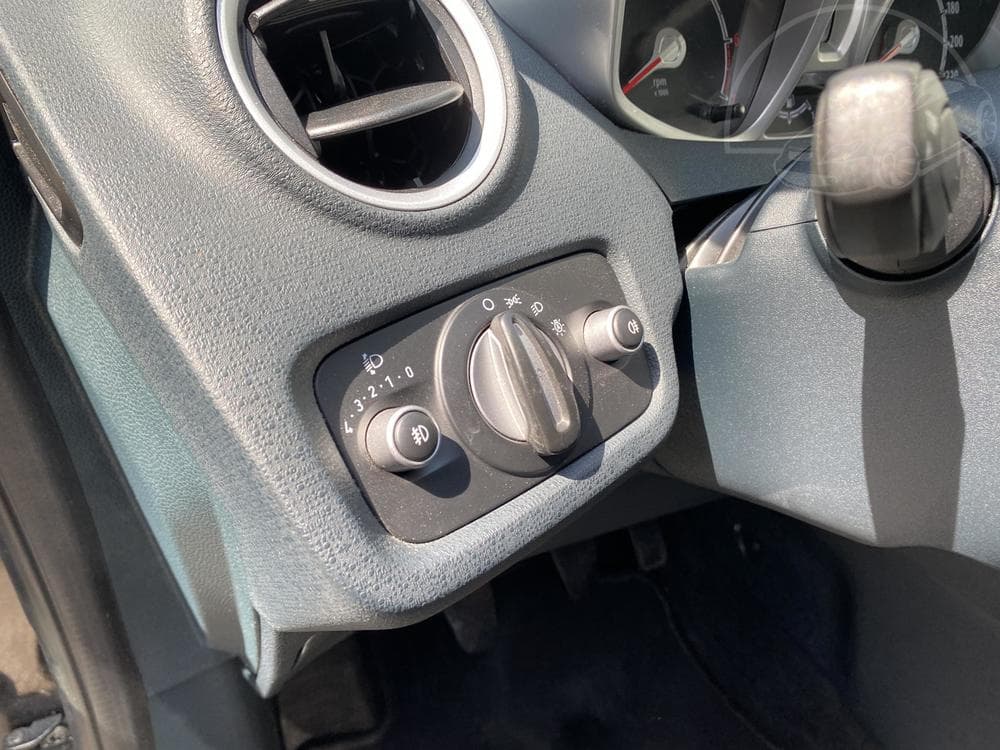 2011 Ford FIESTA - 15