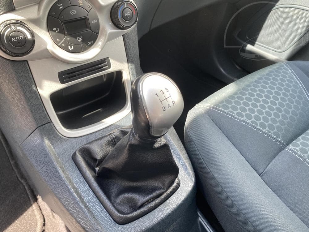 2011 Ford FIESTA - 16