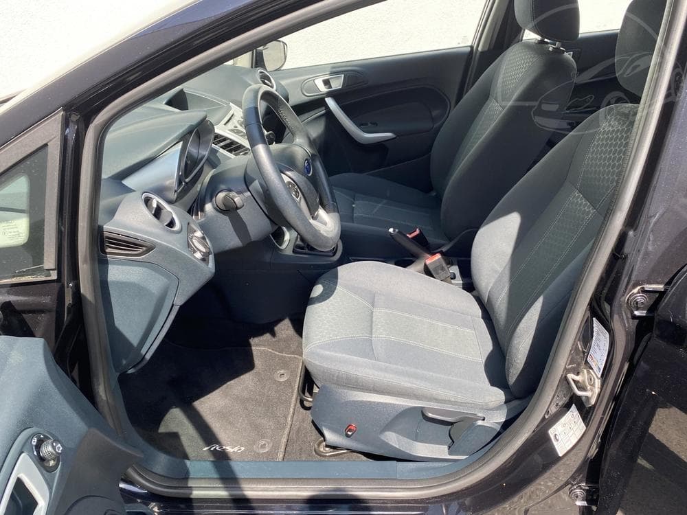 2011 Ford FIESTA - 9