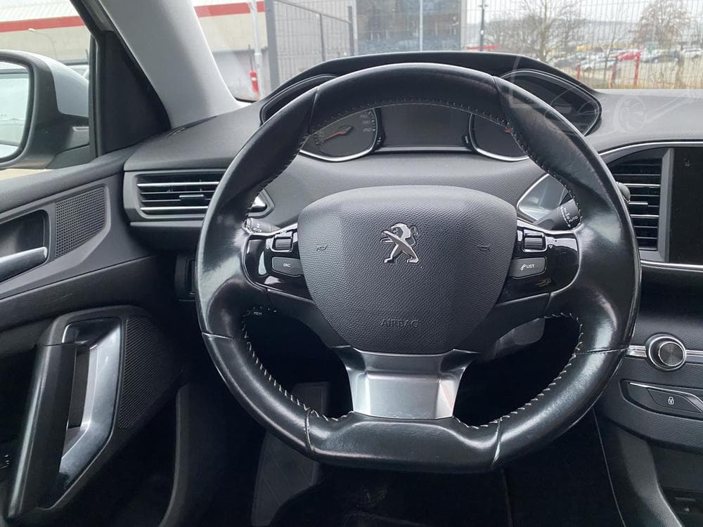 2014 Peugeot 308 - 14