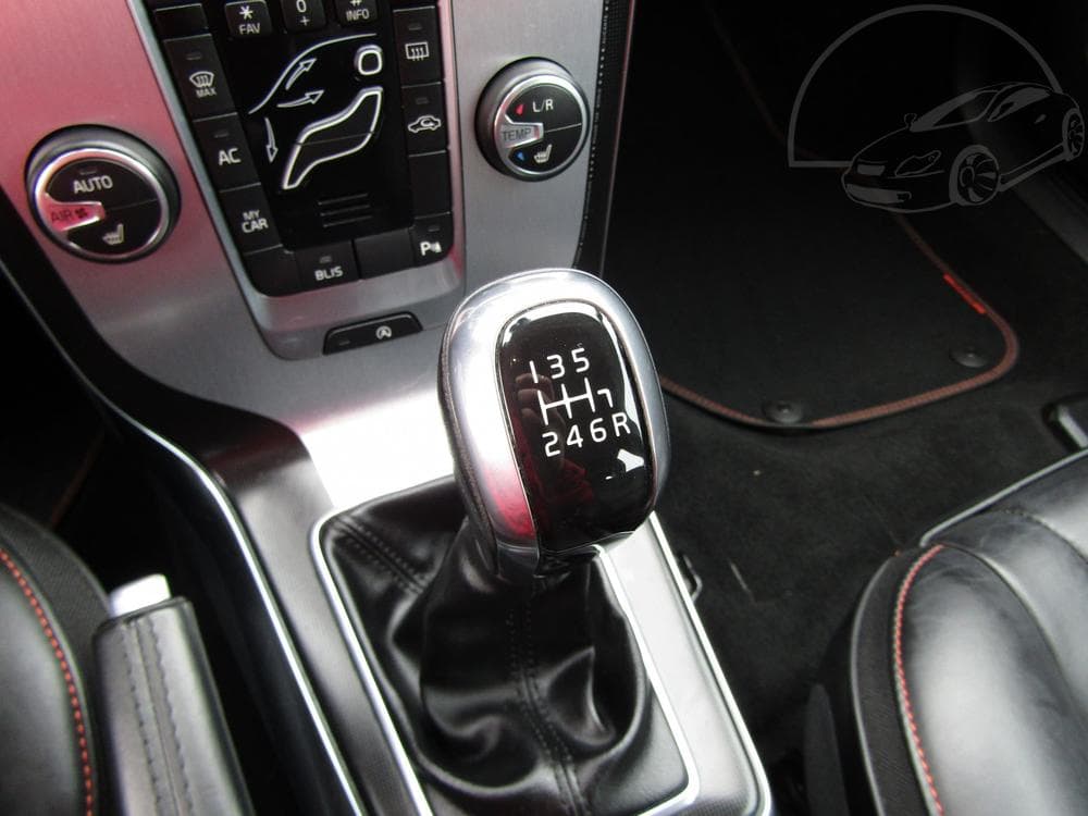 2015 Volvo V40 - 18