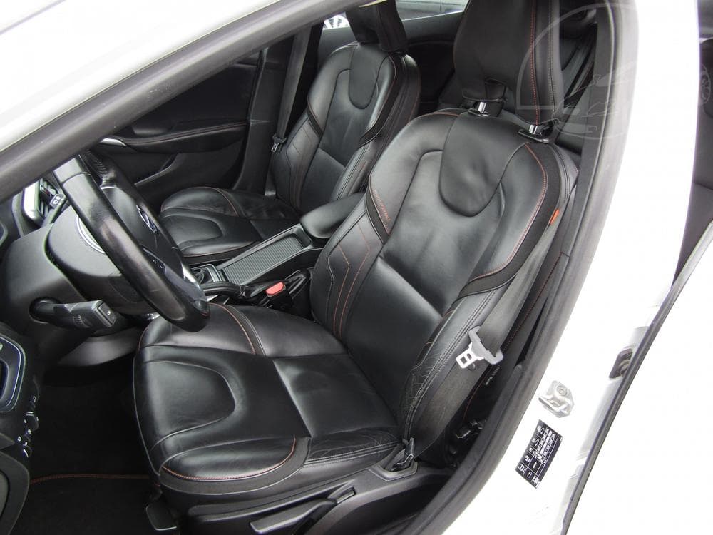 2015 Volvo V40 - 9