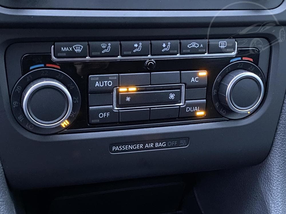 2011 Volkswagen GOLF - 13
