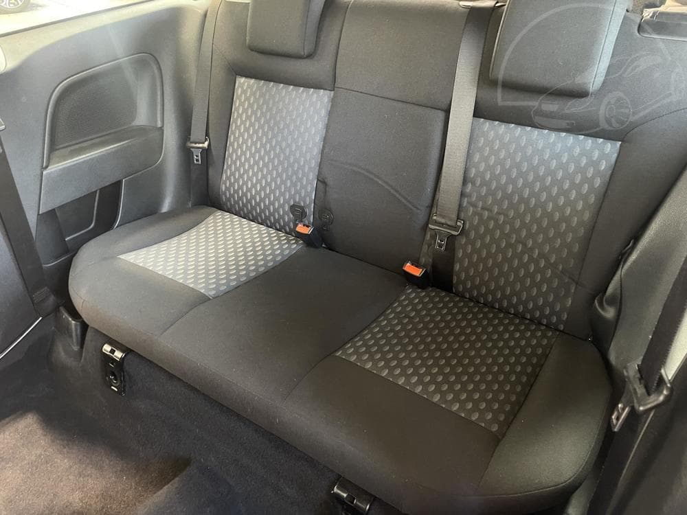 2004 Ford FIESTA - 10