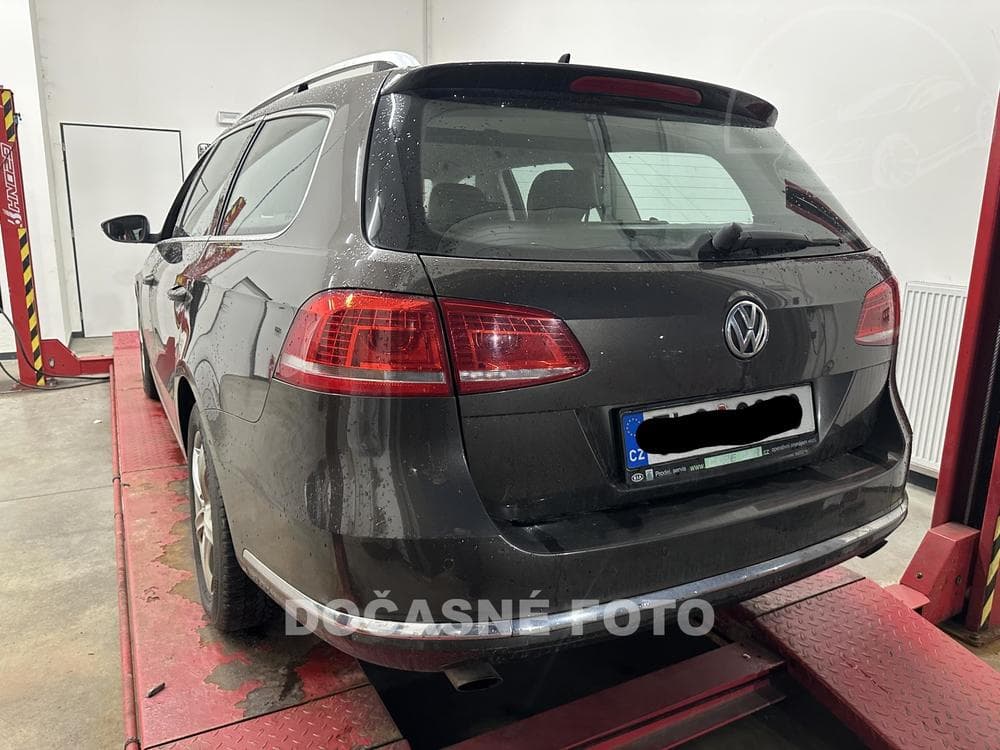 2012 Volkswagen Passat - 2