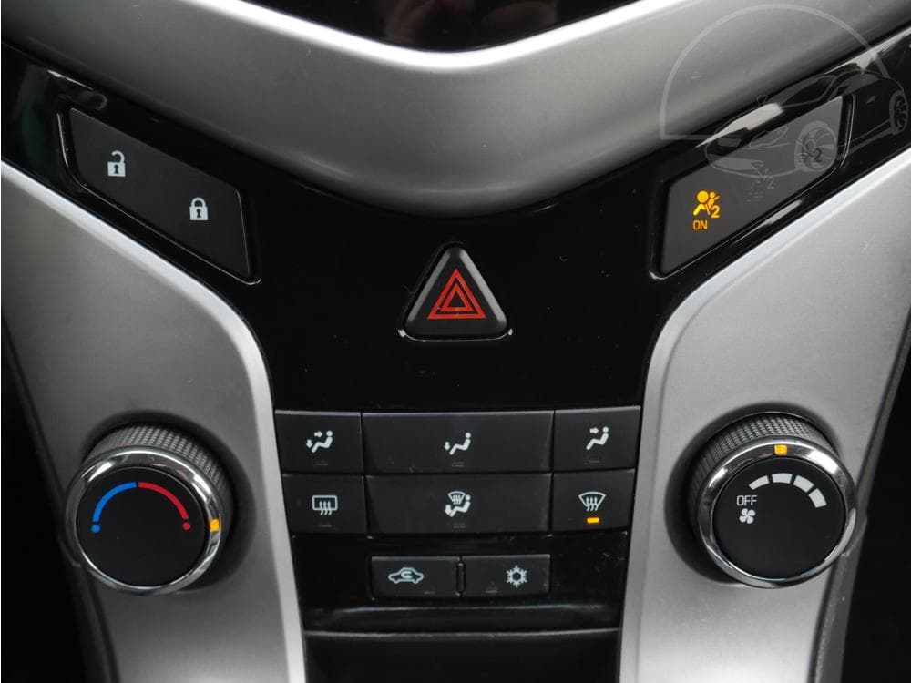 2009 Chevrolet CRUZE - 13