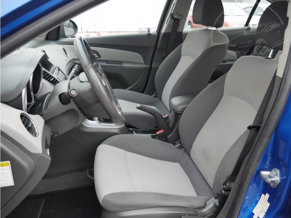 2009 Chevrolet CRUZE - 9