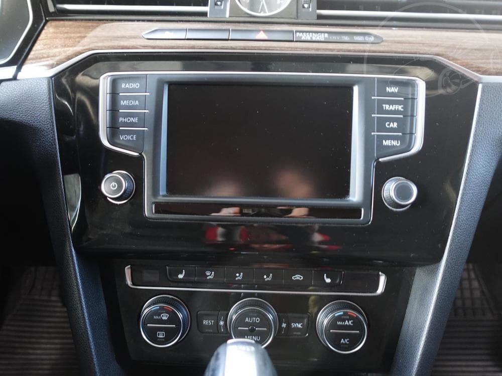 2015 Volkswagen PASSAT - 37