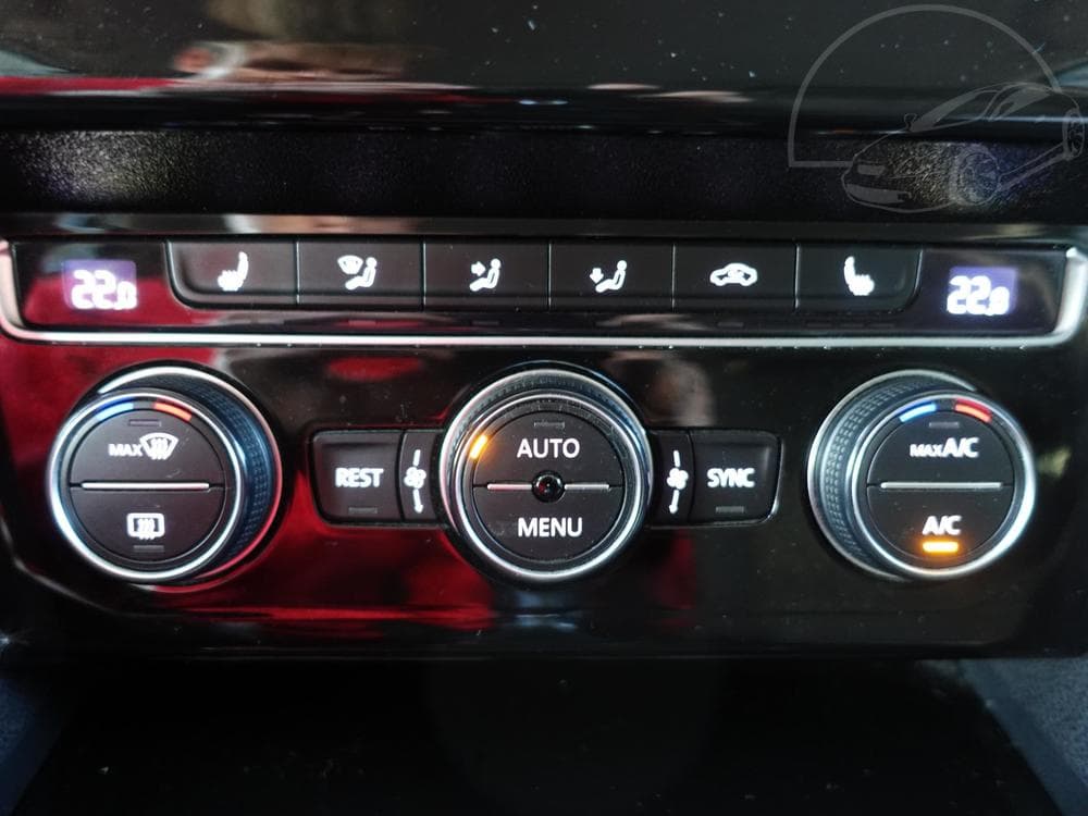 2015 Volkswagen PASSAT - 55