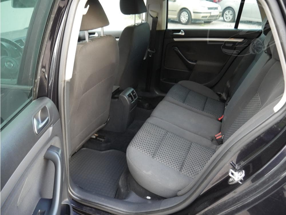 2010 Volkswagen GOLF - 19