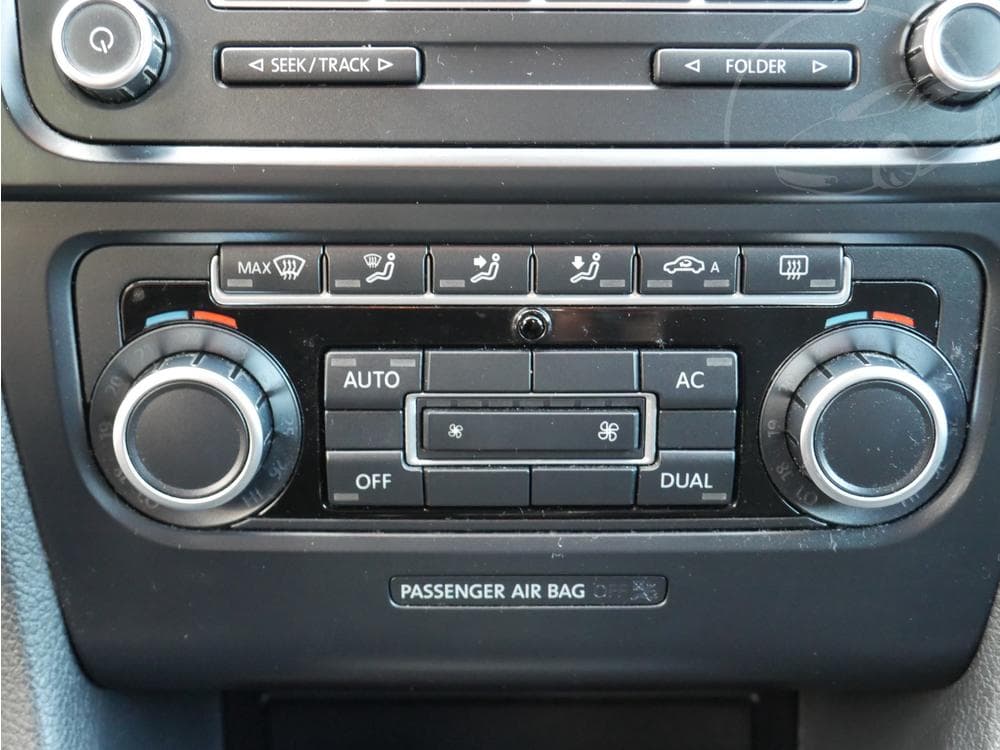 2010 Volkswagen GOLF - 25