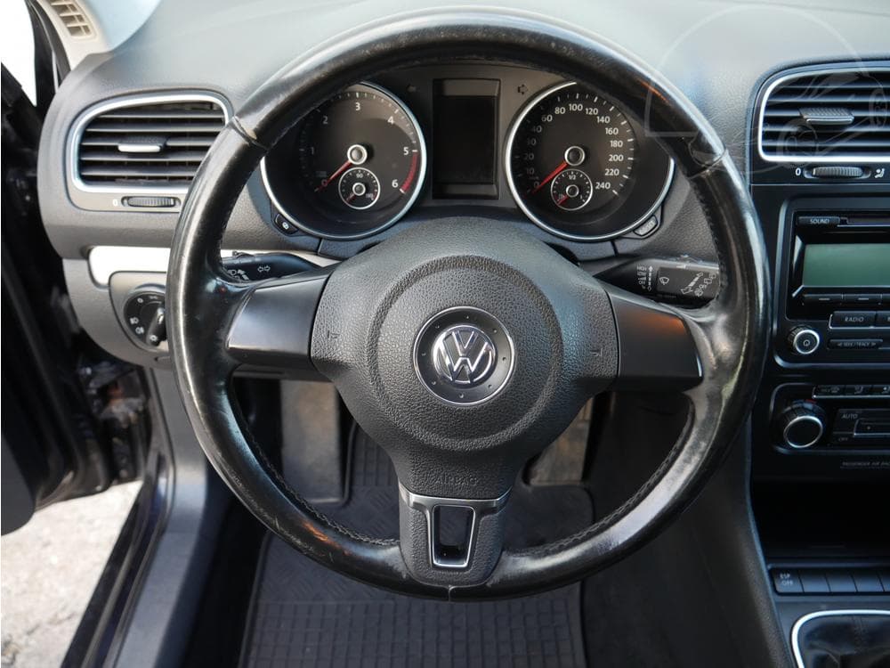 2010 Volkswagen GOLF - 27