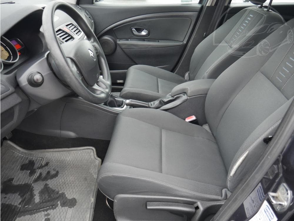2010 Renault MEGANE - 9
