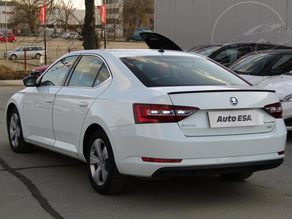 2019 Škoda SUPERB - 16