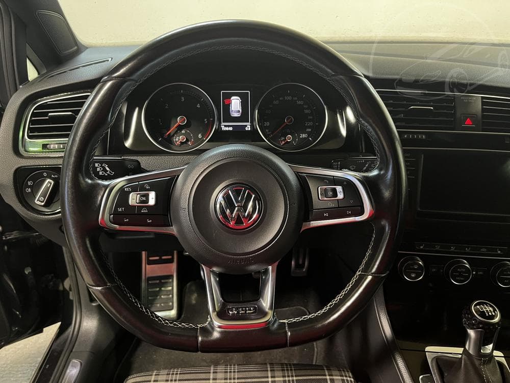 2016 Volkswagen Golf - 15