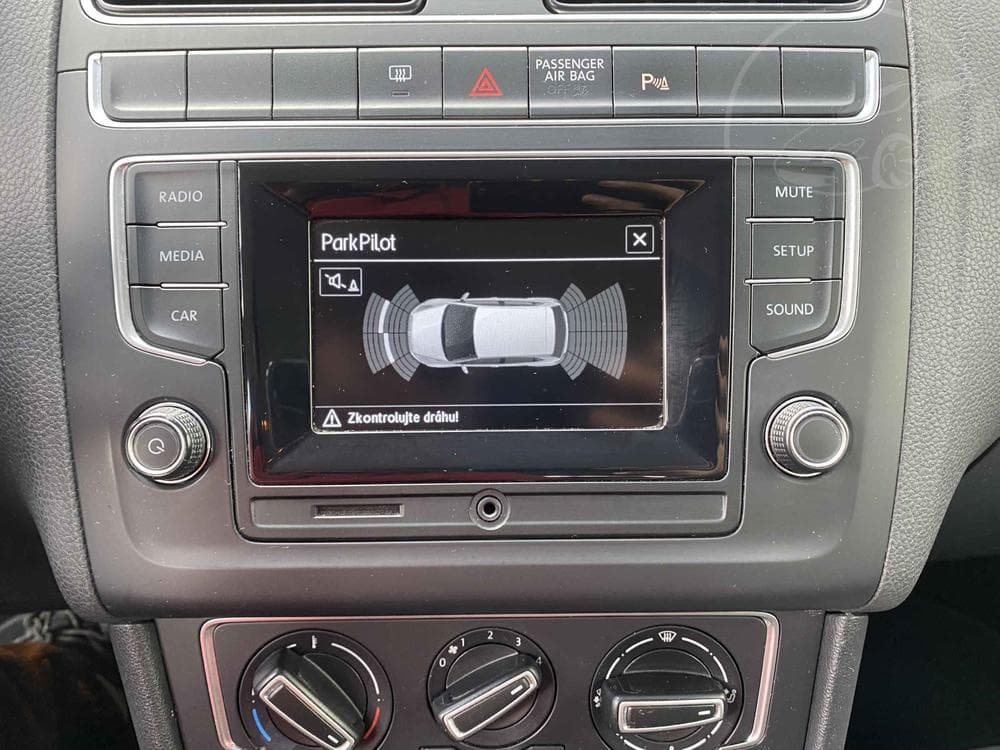 2015 Volkswagen POLO - 17