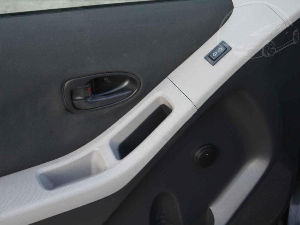 2007 Toyota YARIS - 12