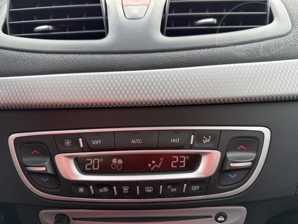 2010 Renault FLUENCE - 16