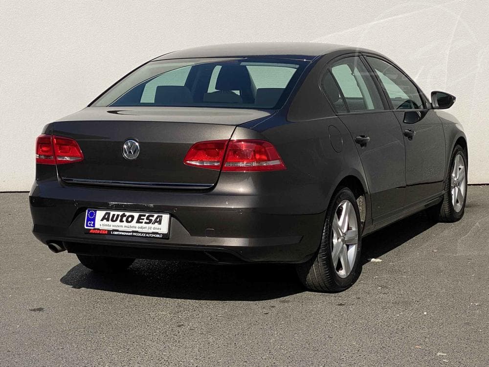2012 Volkswagen PASSAT - 4