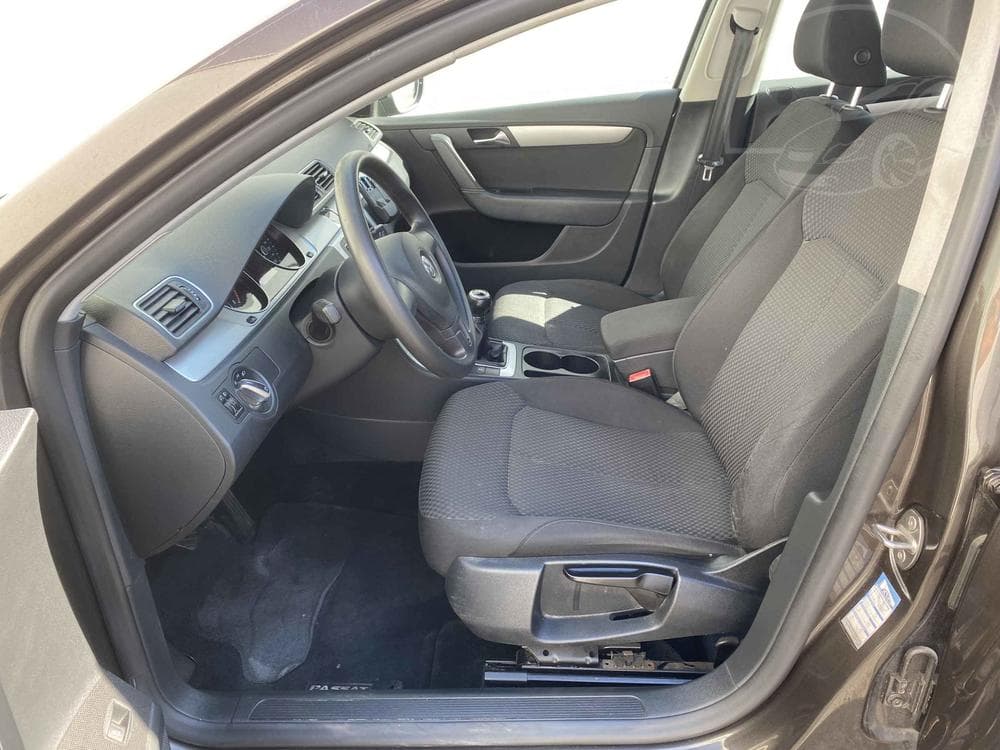 2012 Volkswagen PASSAT - 9