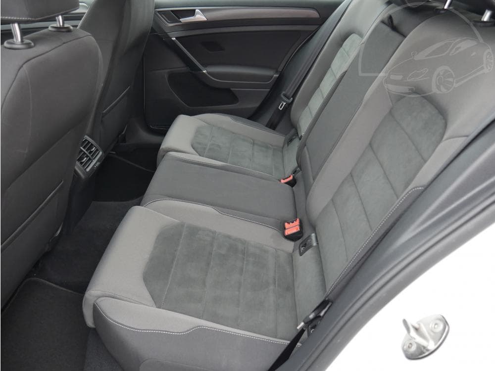 2019 Volkswagen GOLF - 37