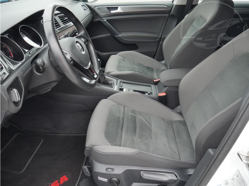 2019 Volkswagen GOLF - 33