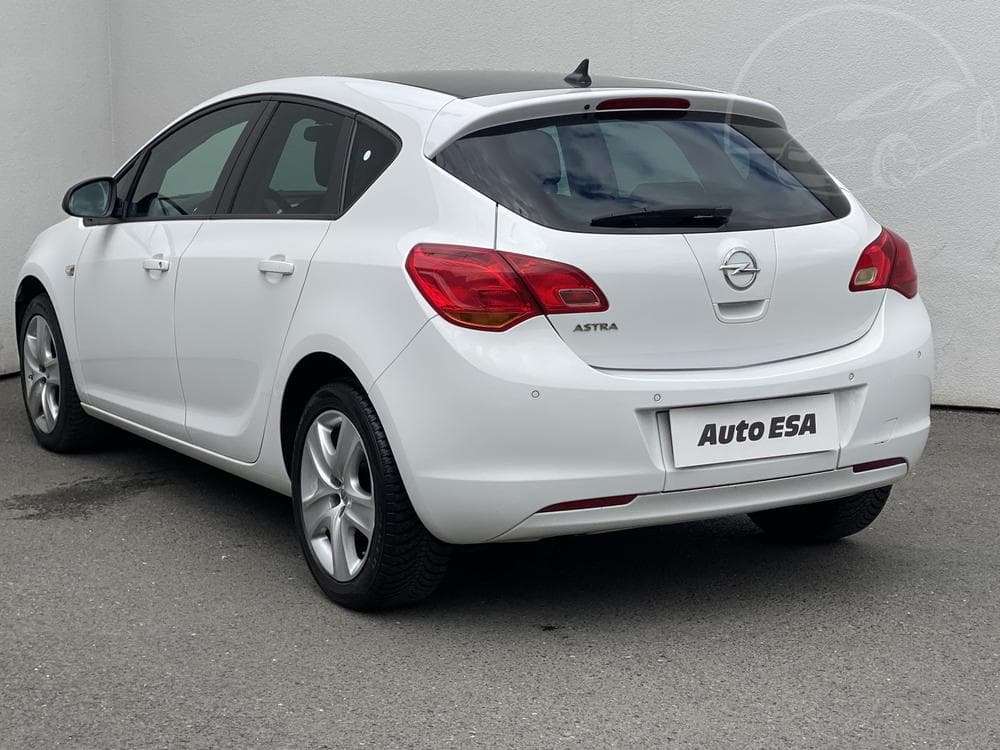 2015 Opel ASTRA - 16