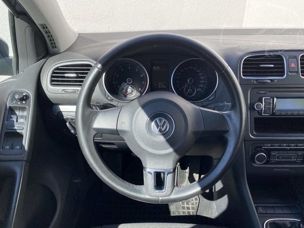 2011 Volkswagen GOLF - 11