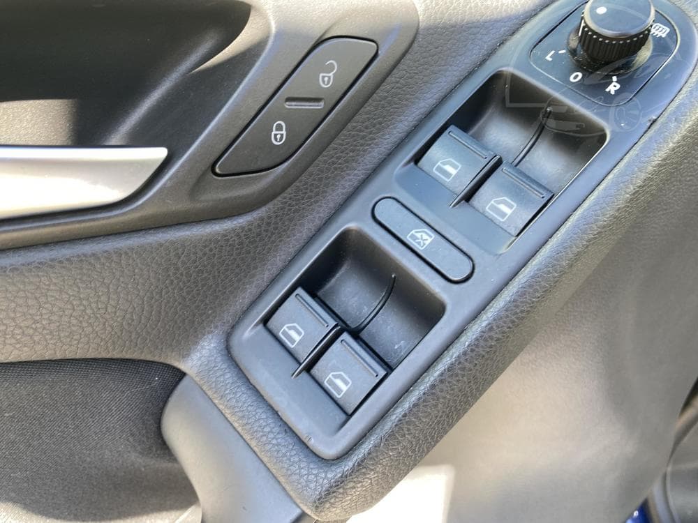 2011 Volkswagen GOLF - 13
