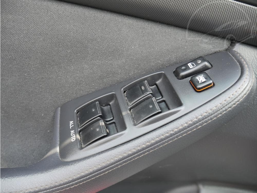 2005 Toyota AVENSIS - 11