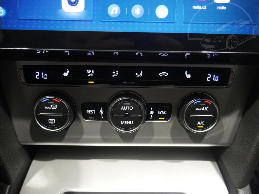 2015 Volkswagen PASSAT - 40