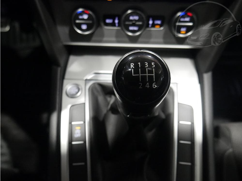 2015 Volkswagen PASSAT - 43