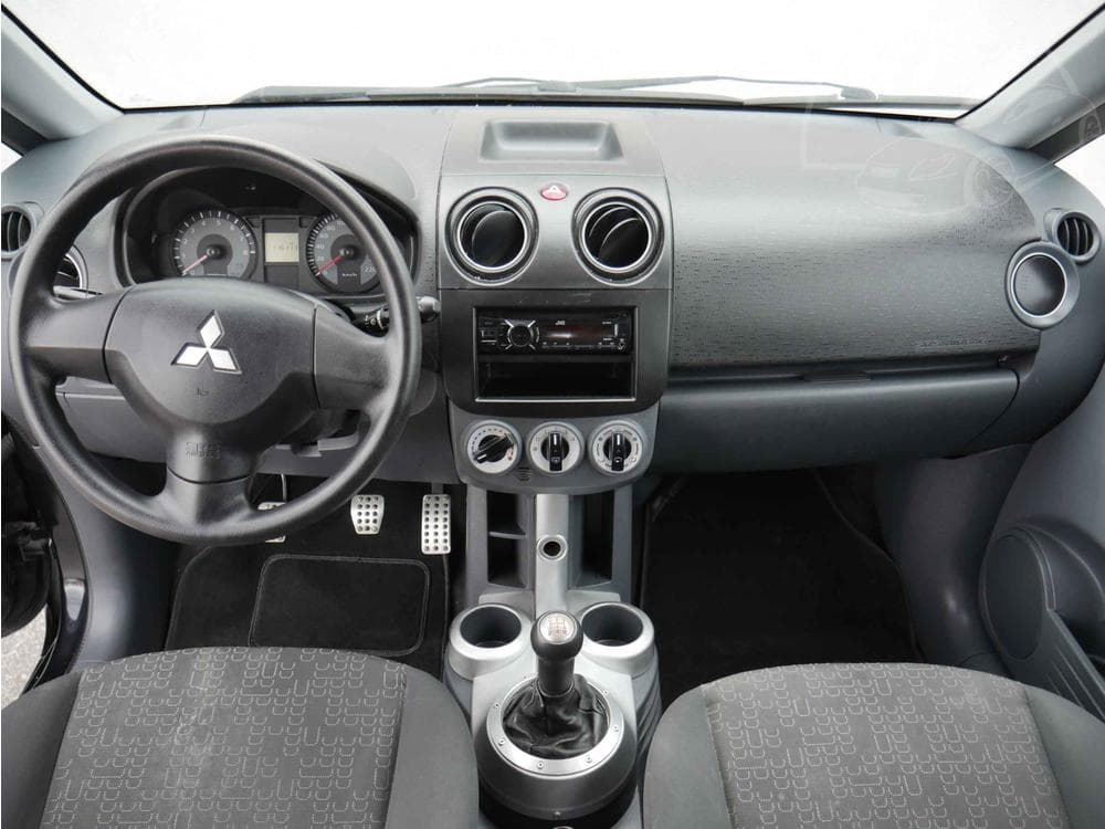 2013 Mitsubishi COLT - 8